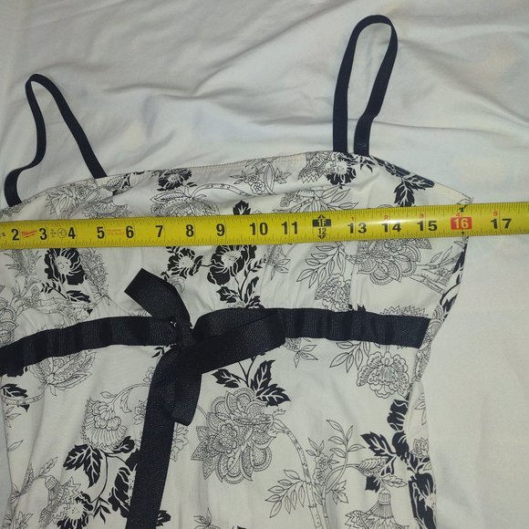 Dress - Picture 5 of 9